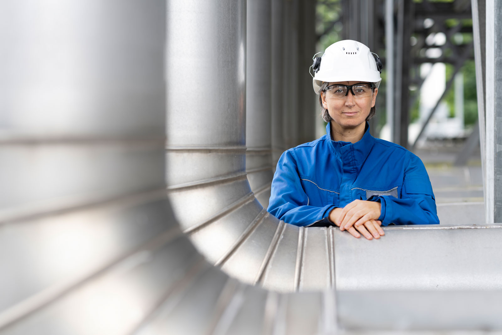 Betriebsbereichsleiterin Ilka auf der Verdichterstation Waidhaus